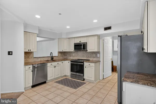 $2,850 | 324 Tuvira Lane, Cherry Hill, NJ 08003