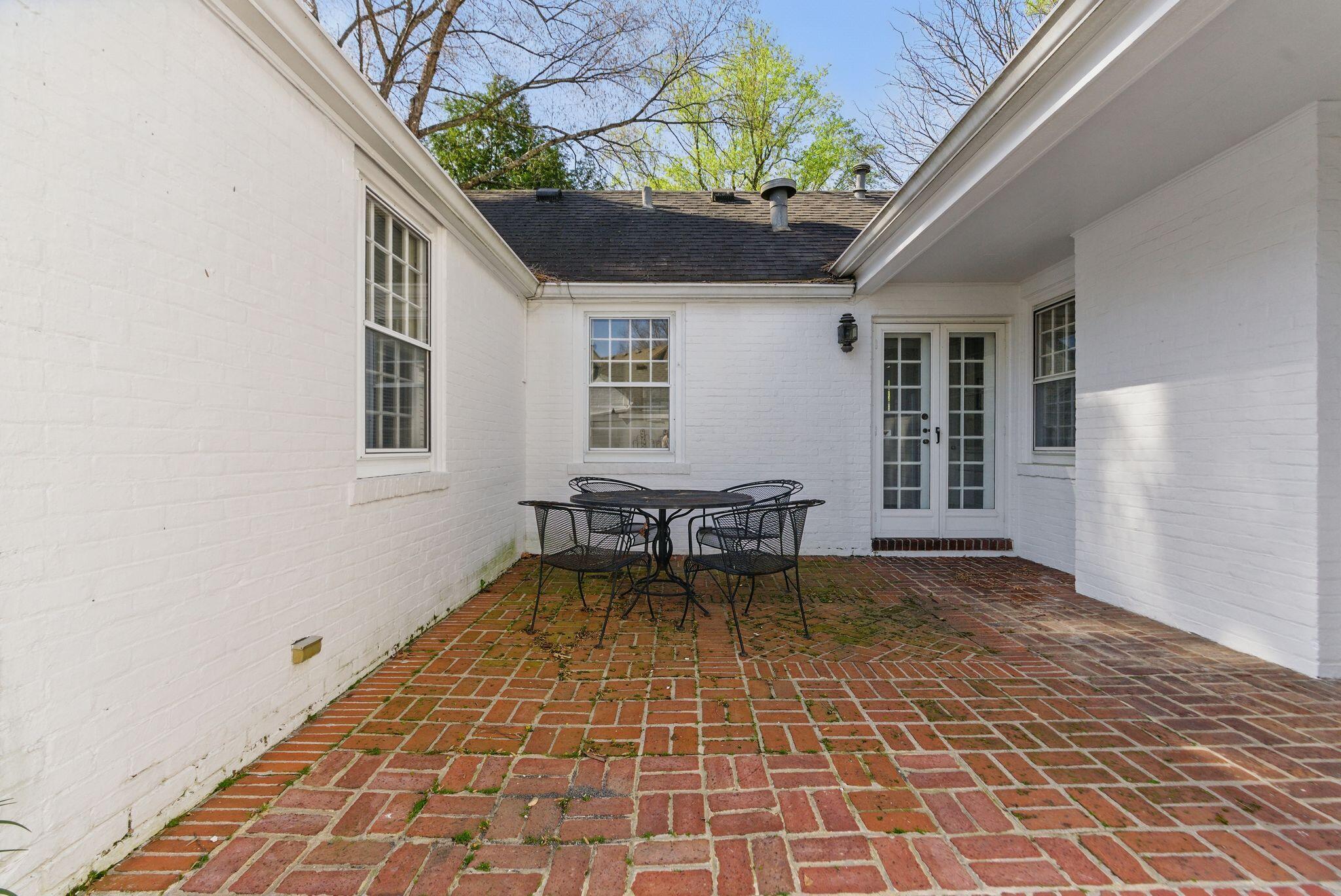 216 Ridgeway Road Lexington, KY 40502 - Photo 61 of 67 71_Photo_077
