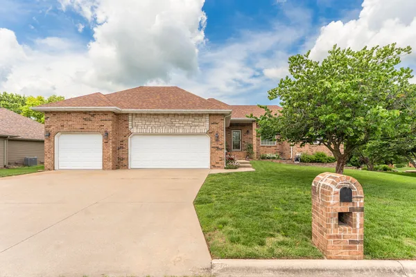 $464,500 | 608 Wild Turkey Lane, Rogersville, MO 65742