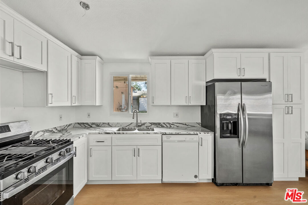 7853 Bothwell Road Reseda, CA 91335 - Photo 9 of 46 Gallery Image 9