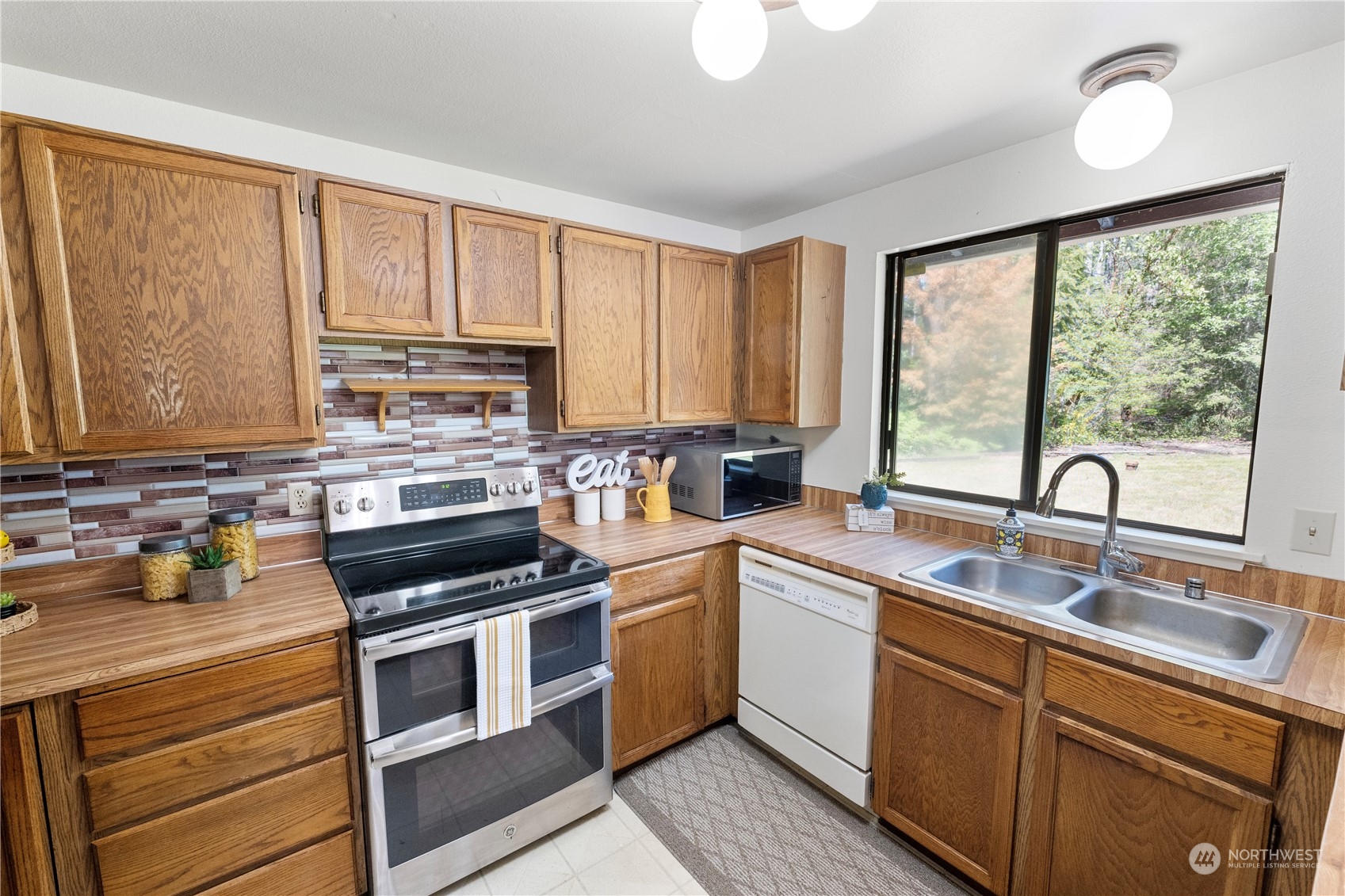 2305 Southwest Lake Flora Road Port Orchard, WA 98367 - Photo 16 of 28 Gallery Image 16
