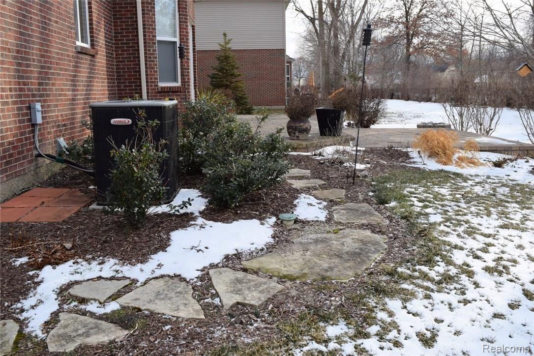 3382 Everett Drive Rochester, MI 48307 - Photo 81 of 92 RearYard (2) (Large).JPG