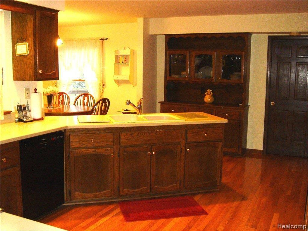 2823 Kilburn Court Rochester, MI 48306 - Photo 18 of 24 Akitchen6