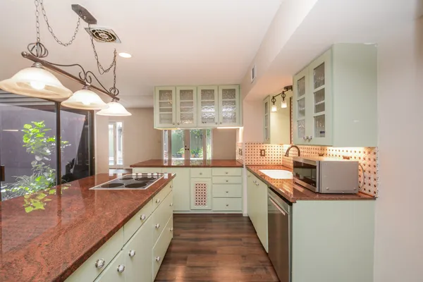 $734,900 | 10843 Pepper Lane, Houston, TX 77079