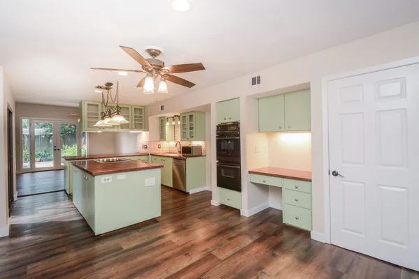 $734,900 | 10843 Pepper Lane, Houston, TX 77079