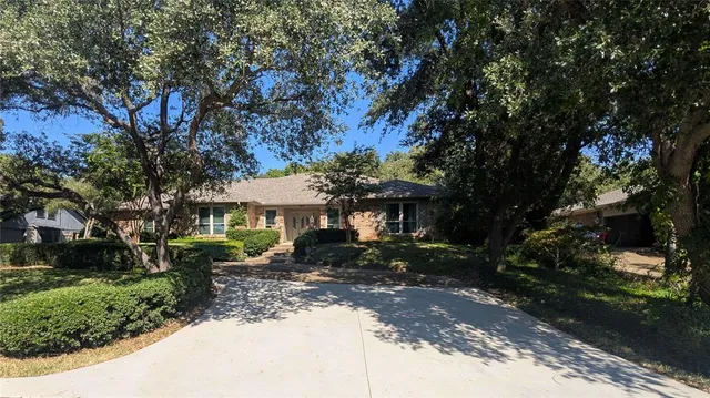 $550,000 | 5715 Trail Lake Drive, Arlington, TX 76016