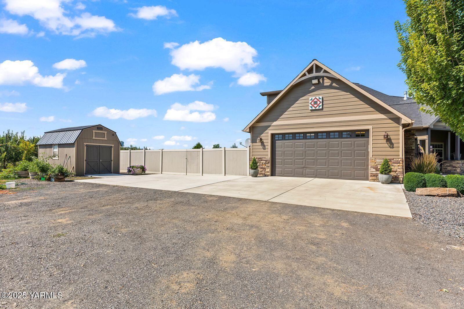 1209 Dazet Road Yakima, WA 98908 - Photo 36 of 63 a front view of a house with a yard and garage
