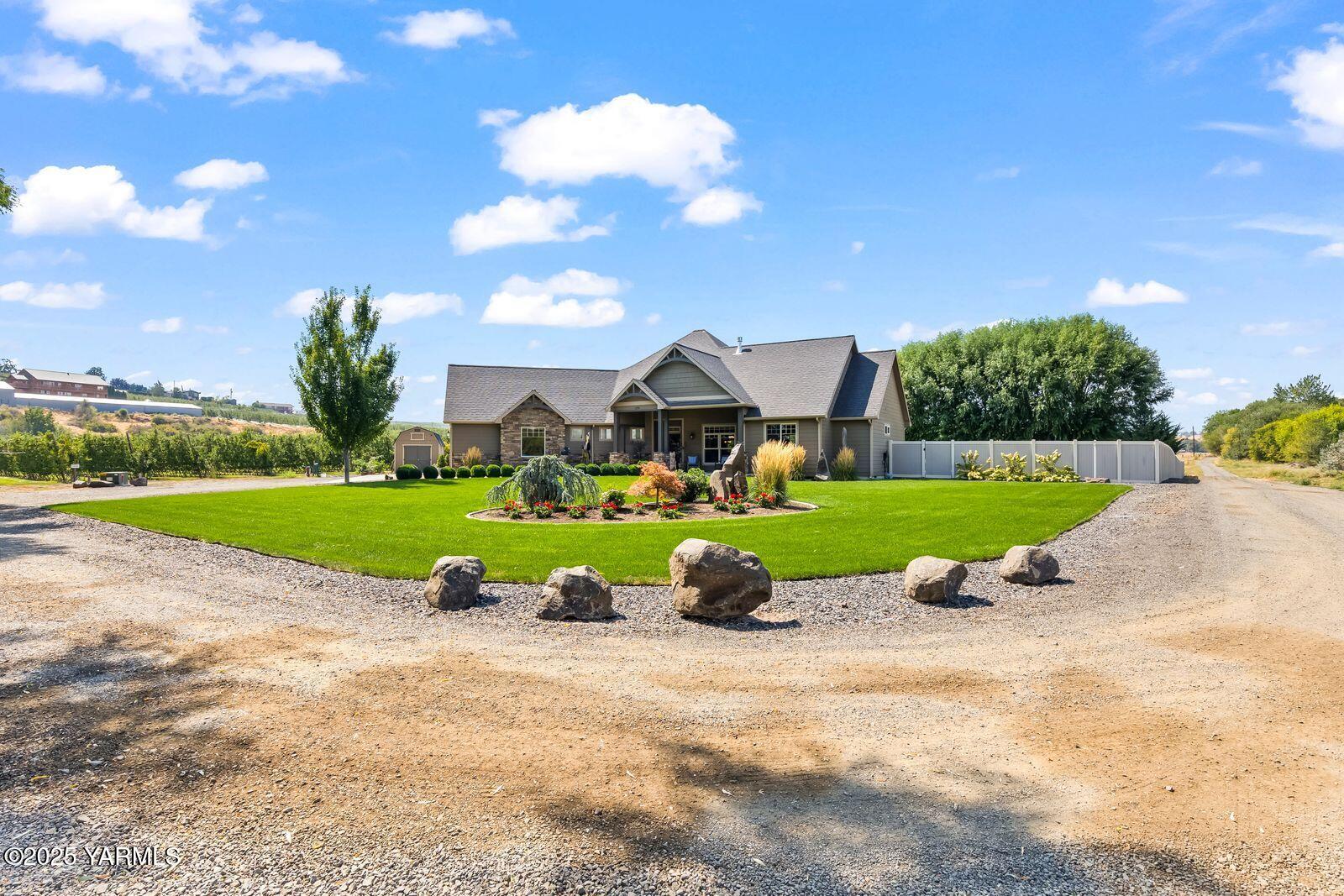 1209 Dazet Road Yakima, WA 98908 - Photo 54 of 63 a view of building with garden