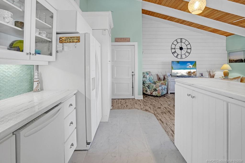 2355 Northeast Ocean Boulevard, Unit 39B Stuart, FL 34996 - Photo 8 of 22 a hallway with painting and stairs