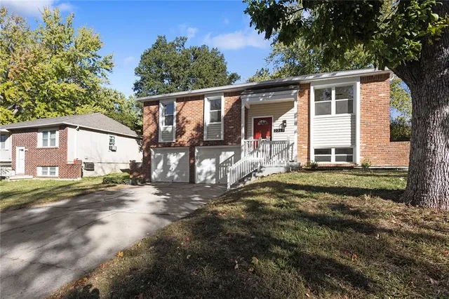 $260,000 | 2317 Northwest Kensington Court, Blue Springs, MO 64015