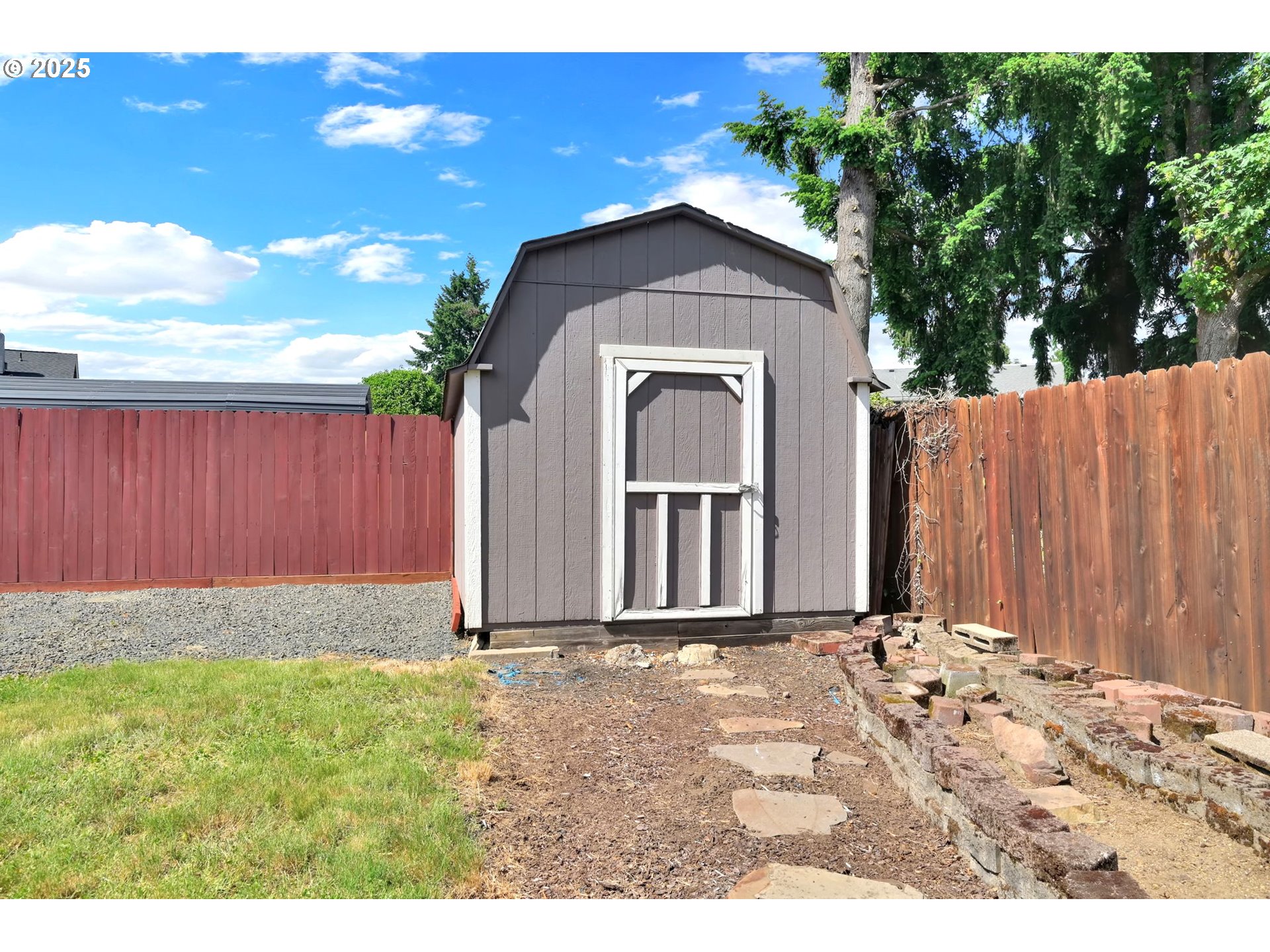 523 65th Street Springfield, OR 97478 - Photo 26 of 29 a front view of a house with yard