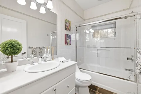 $2,195,000 | 22 Random Farms Circle, Chappaqua, NY 10514