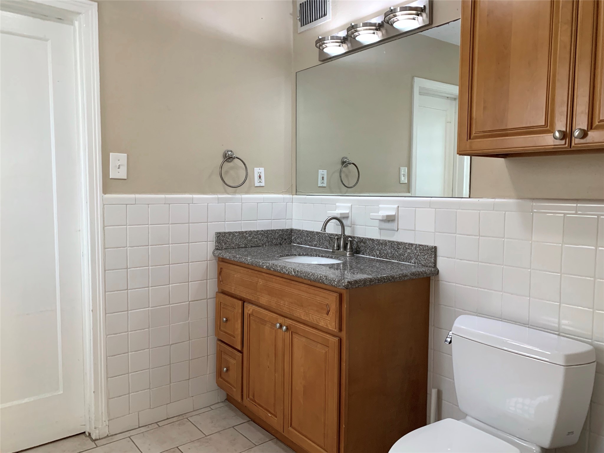 307 Avondale Street, Unit 1 Houston, TX 77006 - Photo 13 of 22 Another view of bathroom.