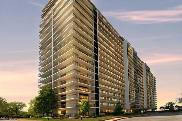 $2,500 | 12550 Lake Avenue, Unit 1410, Lakewood, OH 44107