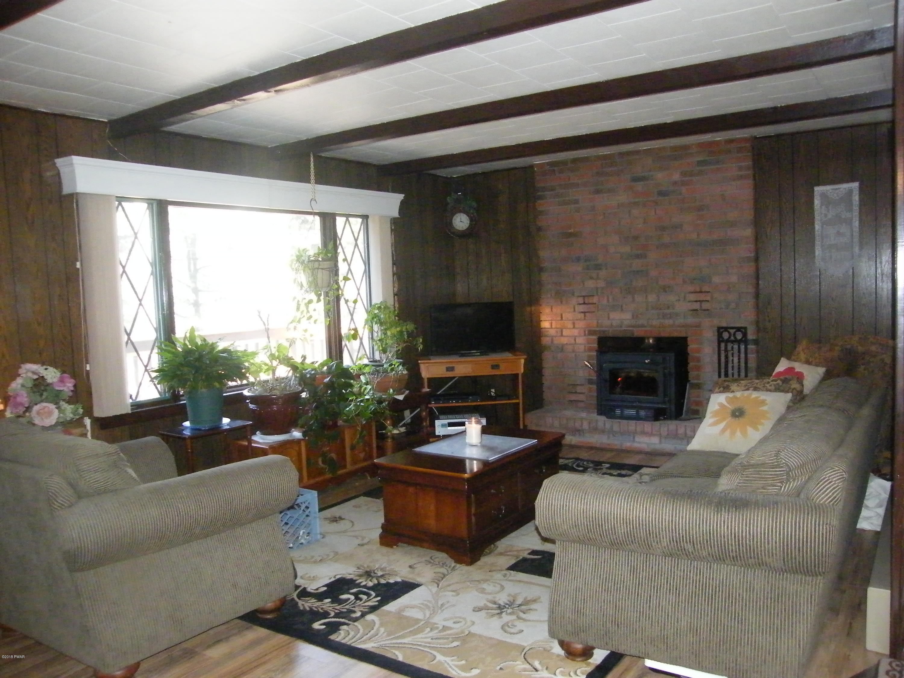 121 Dark Swamp Road Dingmans Ferry, PA 18328 - Photo 9 of 24 Living room