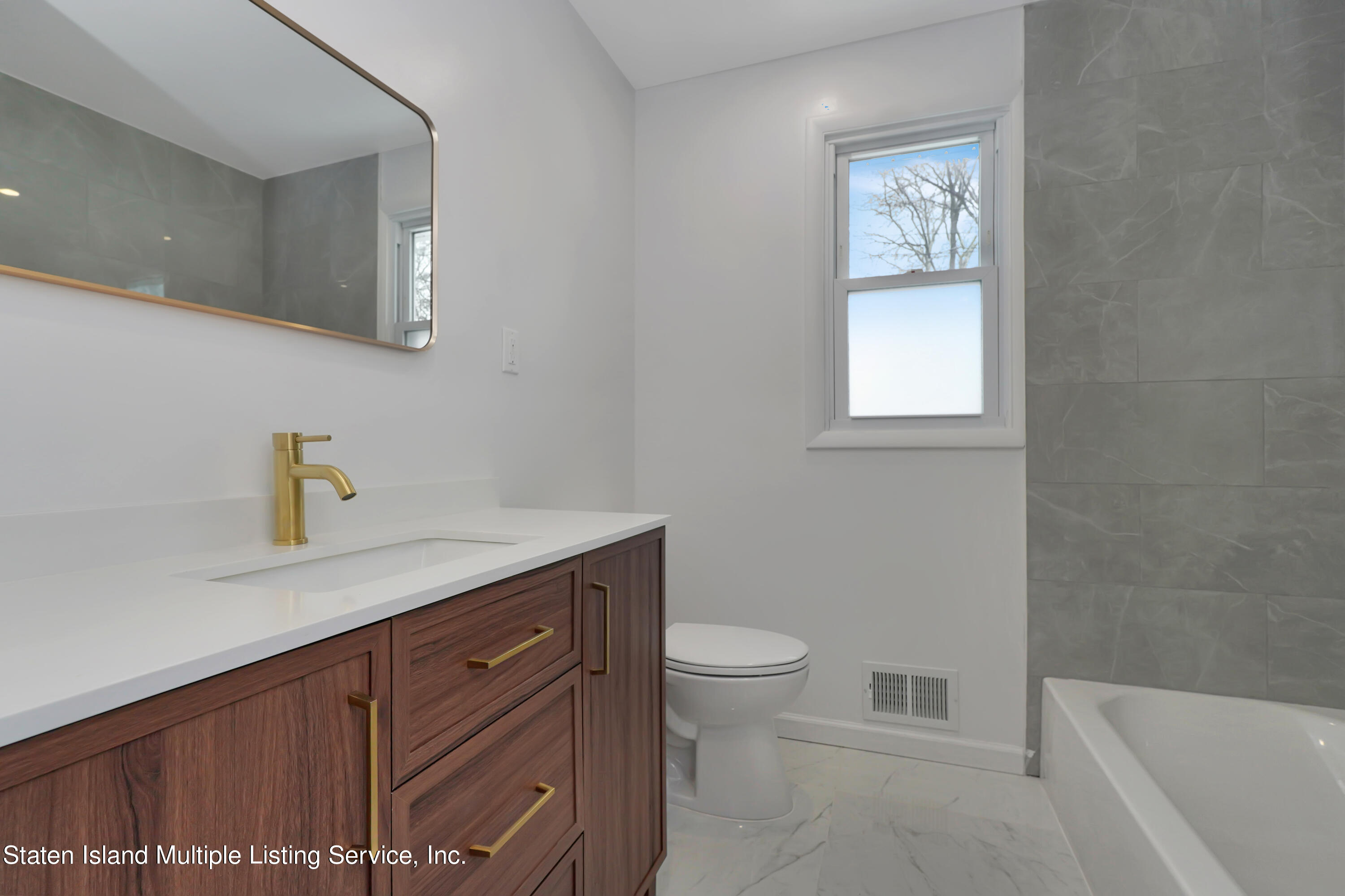 416 Watchogue Road Staten Island, NY 10314 - Photo 15 of 37 Photo May 28 2019, 7 29 33 PM (1)