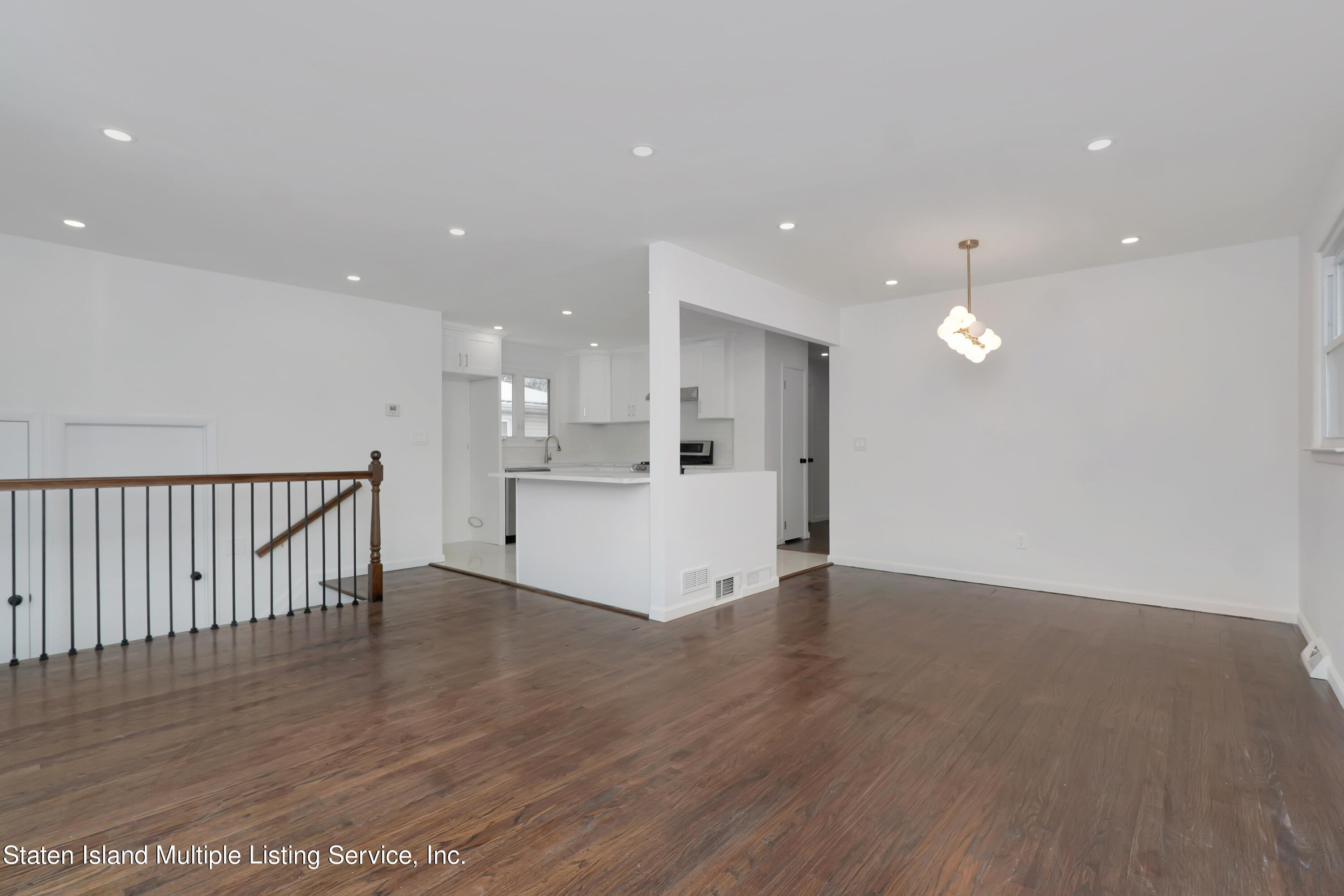 416 Watchogue Road Staten Island, NY 10314 - Photo 3 of 37 Photo May 28 2019, 7 30 52 PM