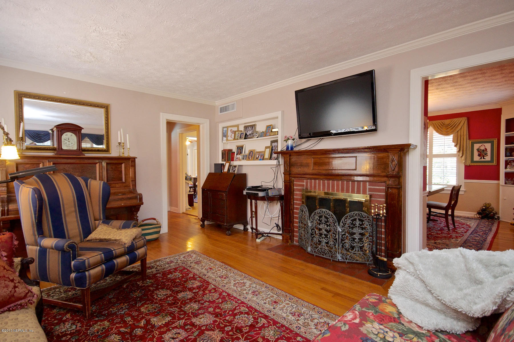 1360 Nicholson Road Jacksonville, FL 32207 - Photo 7 of 25 a living room with furniture and a flat screen tv