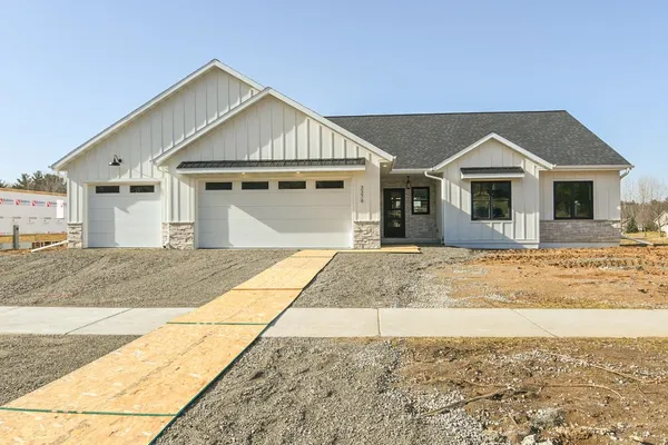 $634,900 | 3379 Glendale Avenue, Green Bay, WI 54313