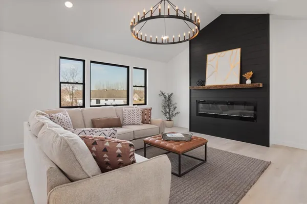 $624,900 | 3379 Glendale Avenue, Green Bay, WI 54313