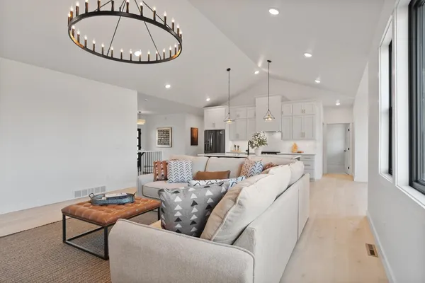 $624,900 | 3379 Glendale Avenue, Green Bay, WI 54313