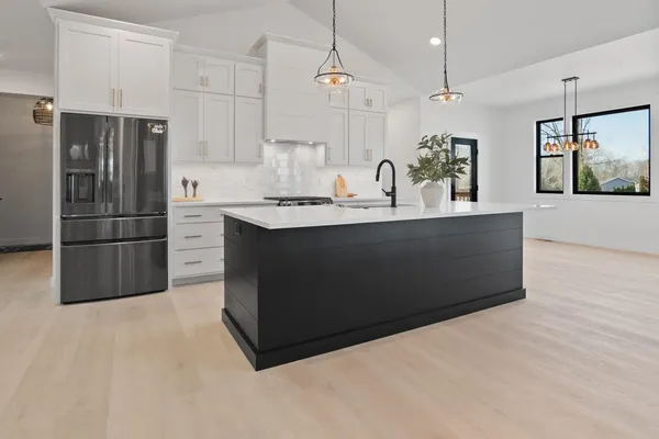 $624,900 | 3379 Glendale Avenue, Green Bay, WI 54313