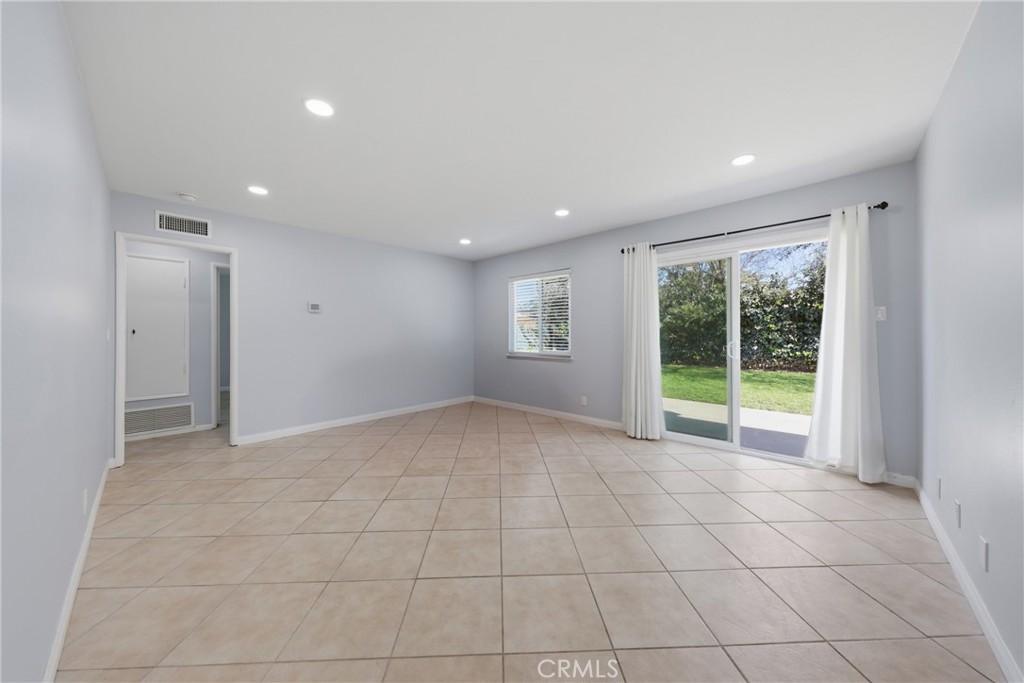 5653 Corwin Lane Riverside, CA 92503 - Photo 3 of 16 Livingroom