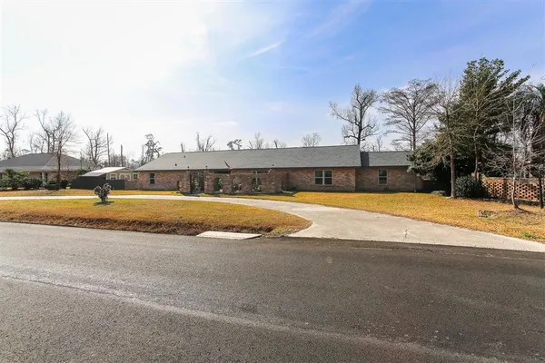 $439,000 | 273 White Oak Drive, Lake Charles, LA 70611