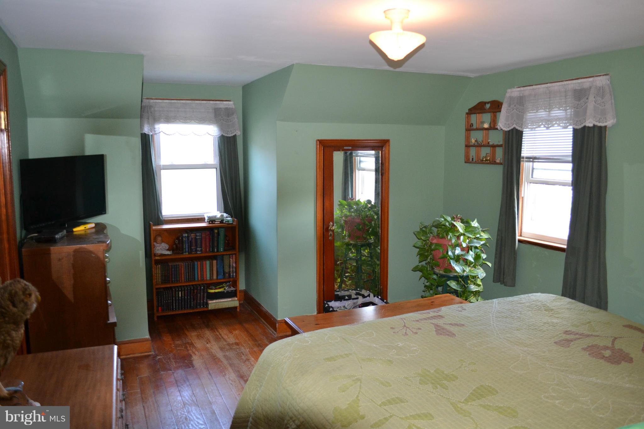 1049 Security Road Hagerstown, MD 21742 - Photo 16 of 17 Bedroom