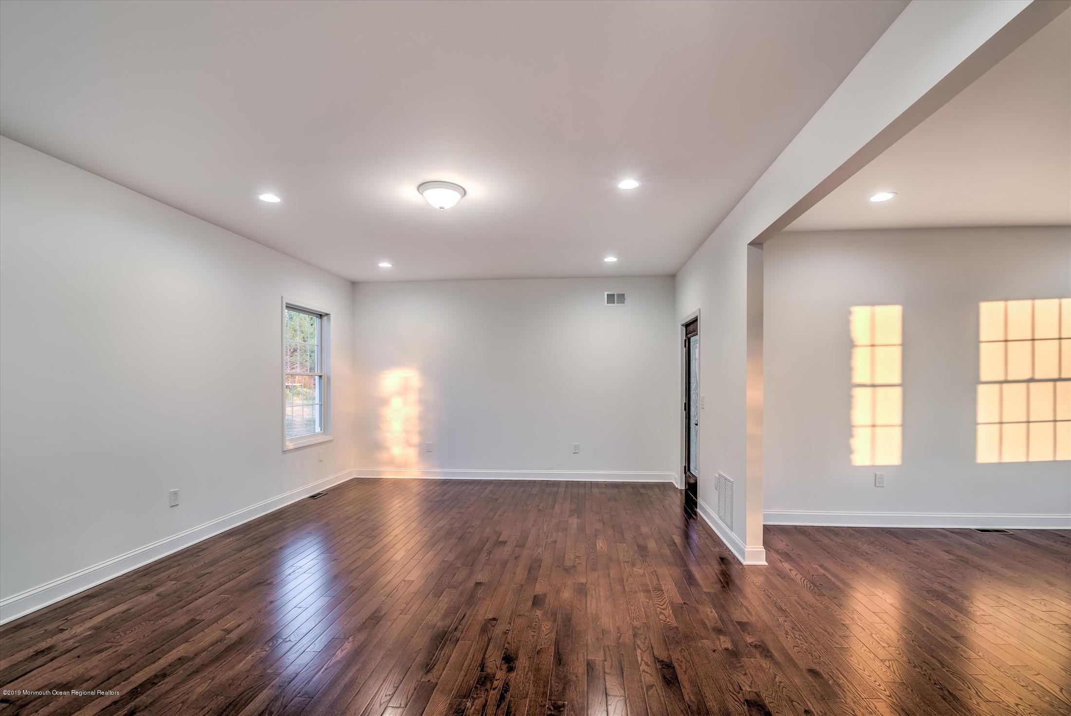 185 Monmouth Road Freehold, NJ 07728 - Photo 11 of 30 10-DINING ROOM