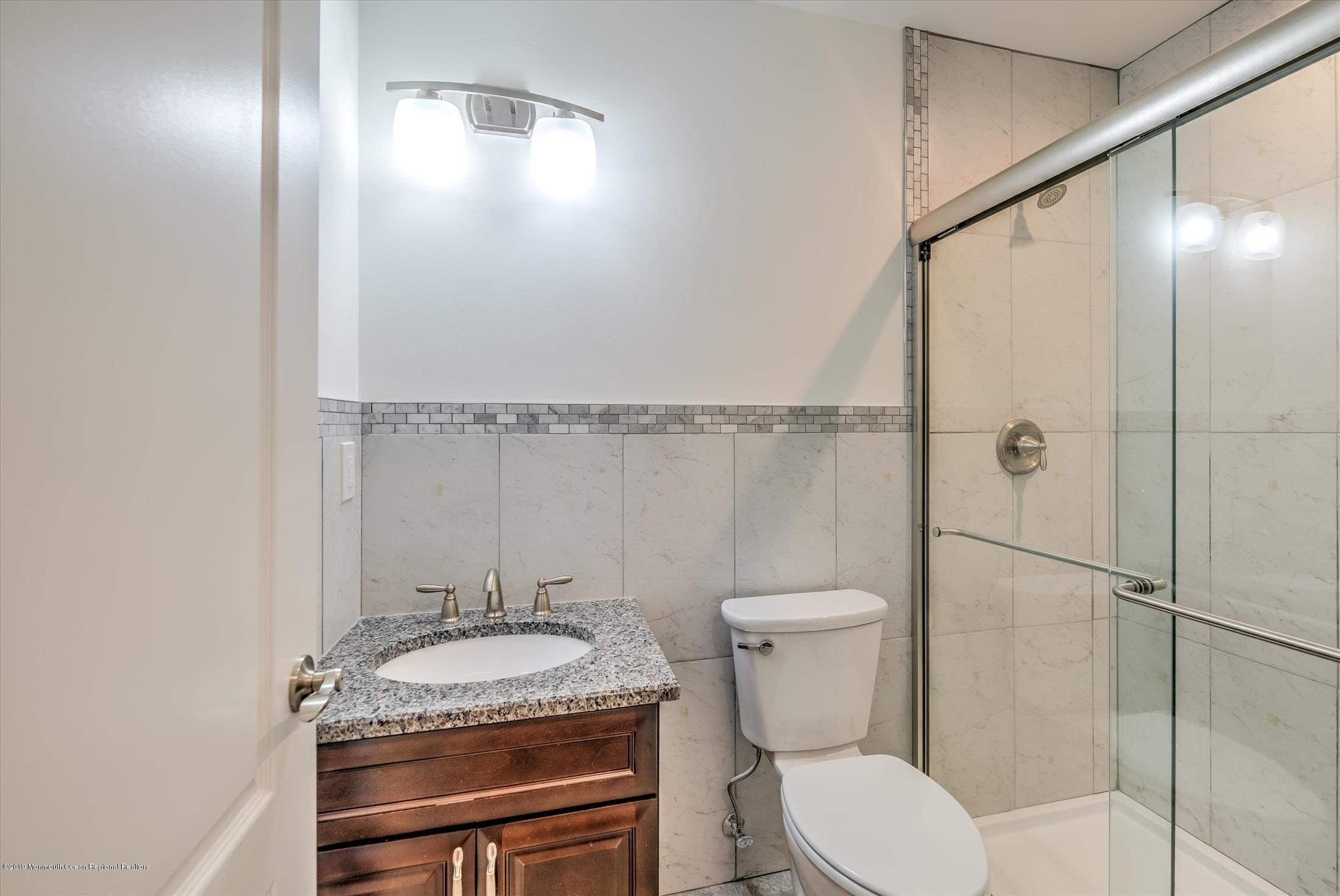 185 Monmouth Road Freehold, NJ 07728 - Photo 26 of 30 25-PRINCESS SUITE BATHROOM