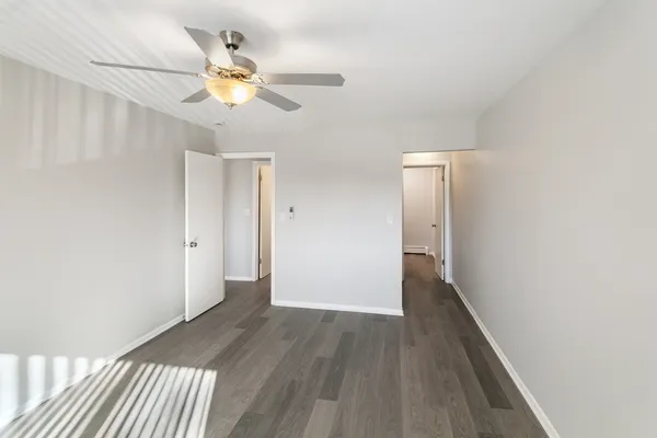 $2,000 | 705 South Milwaukee Avenue, Unit 110, Libertyville, IL 60048