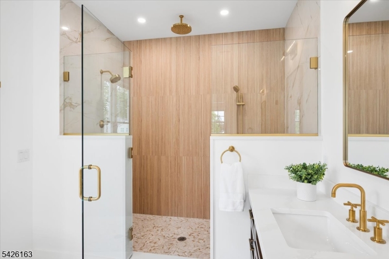 34 Crestview Avenue Madison, NJ 07940 - Photo 26 of 43 a bathroom with a tub shower and a mirror
