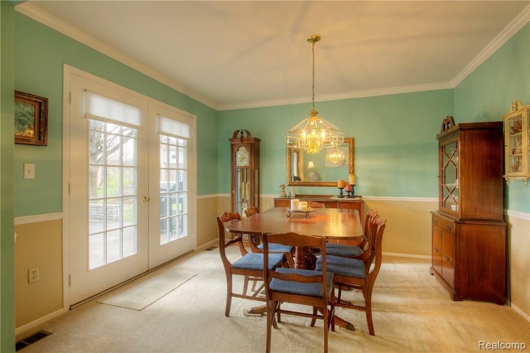 46675 Maidstone Road Canton, MI 48187 - Photo 11 of 41 12 dining.jpg