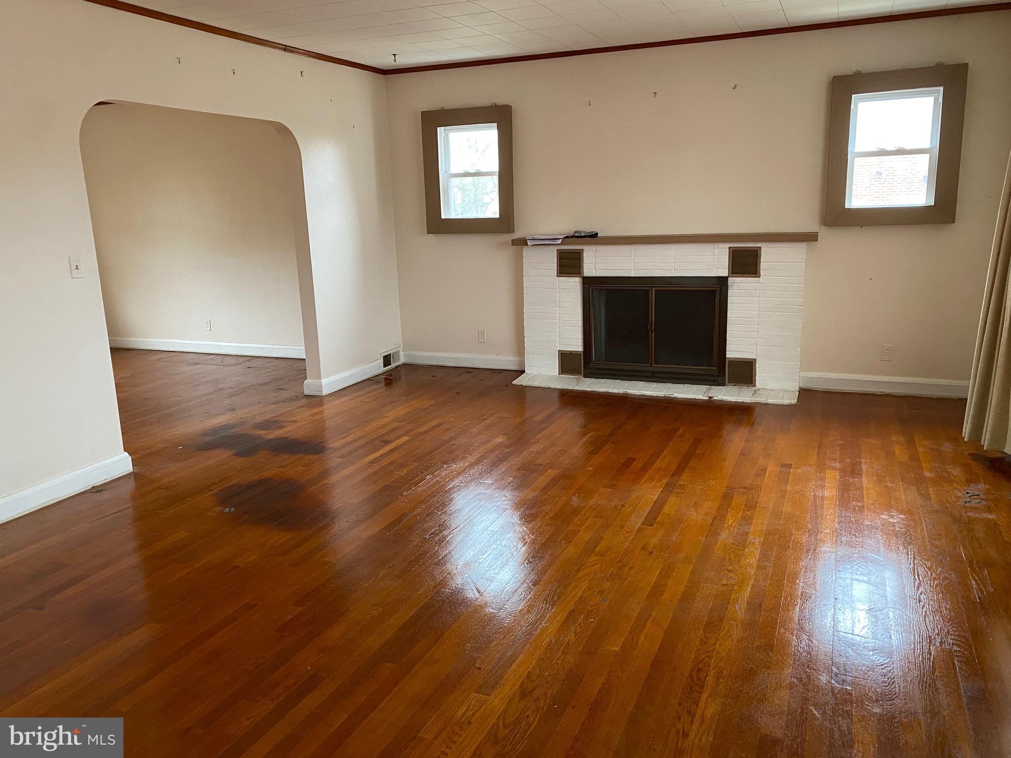 1492 North Rolling Road Baltimore, MD 21228 - Photo 3 of 15 Living room