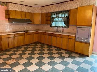 1492 North Rolling Road Baltimore, MD 21228 - Photo 5 of 15 Kitchen