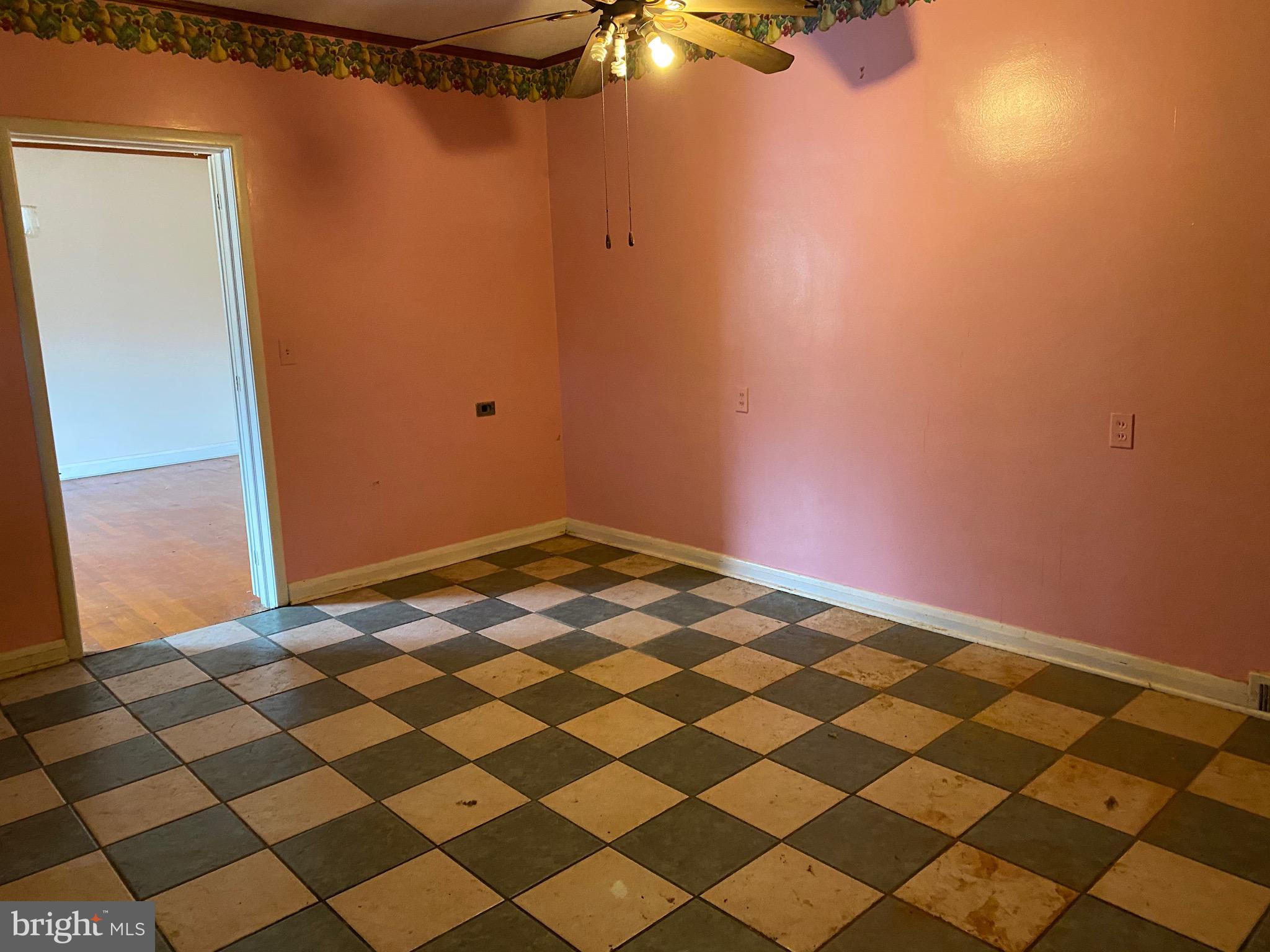 1492 North Rolling Road Baltimore, MD 21228 - Photo 7 of 15 Kitchen
