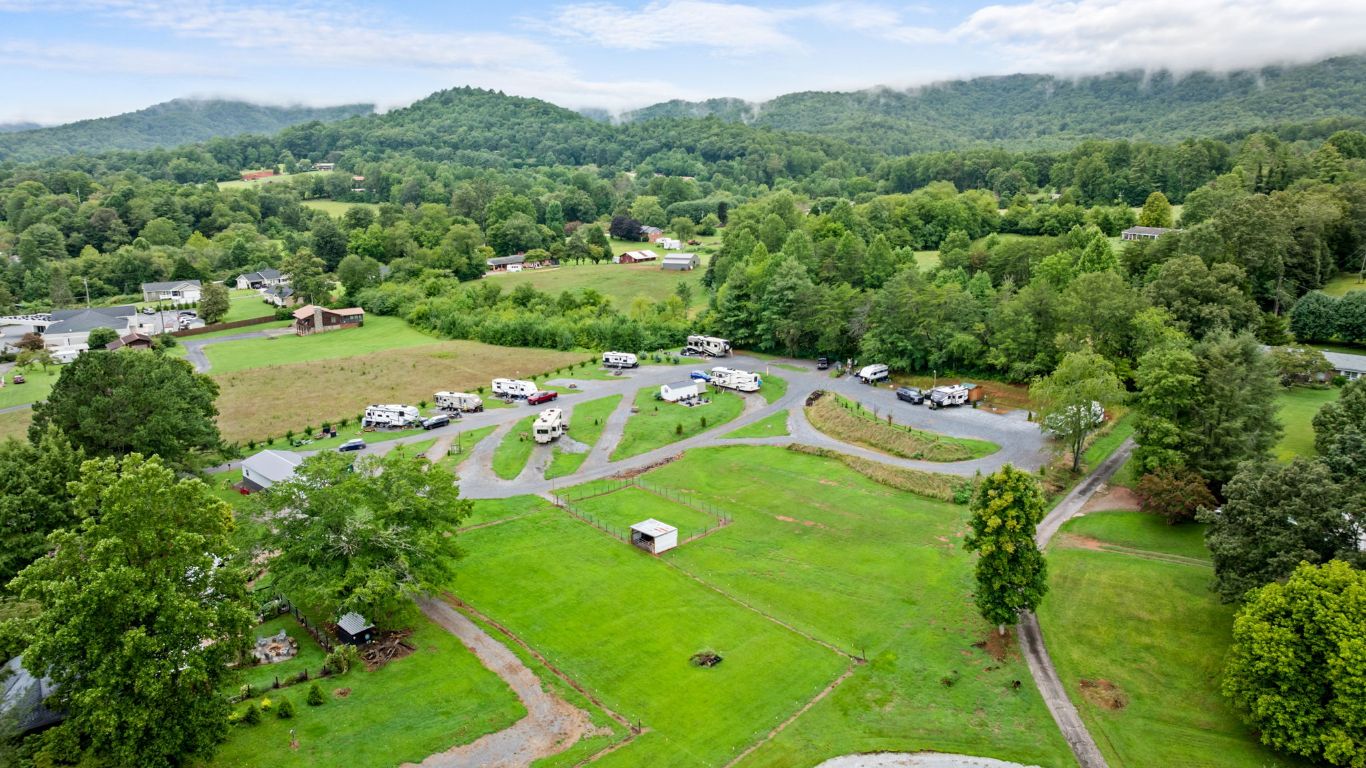 2145 Old Murphy Road Franklin, NC 28734 - Photo 7 of 70 Gallery Image 7
