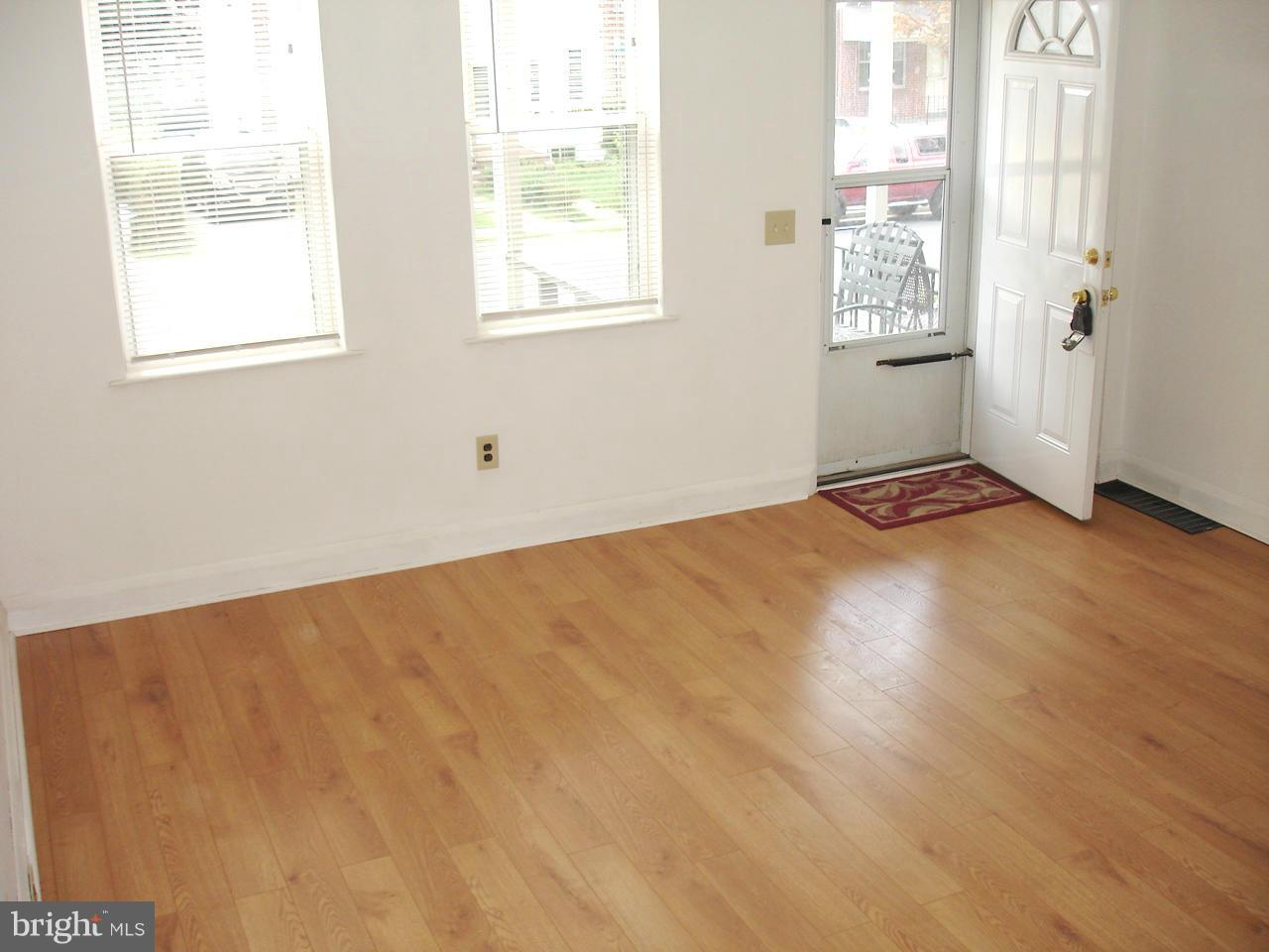 1658 Yakona Road Baltimore, MD 21286 - Photo 3 of 23 LARGE LIVING ROOM SPACE