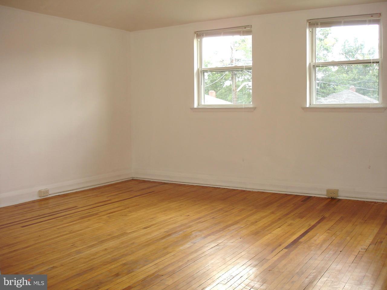 1658 Yakona Road Baltimore, MD 21286 - Photo 5 of 23 Bedroom