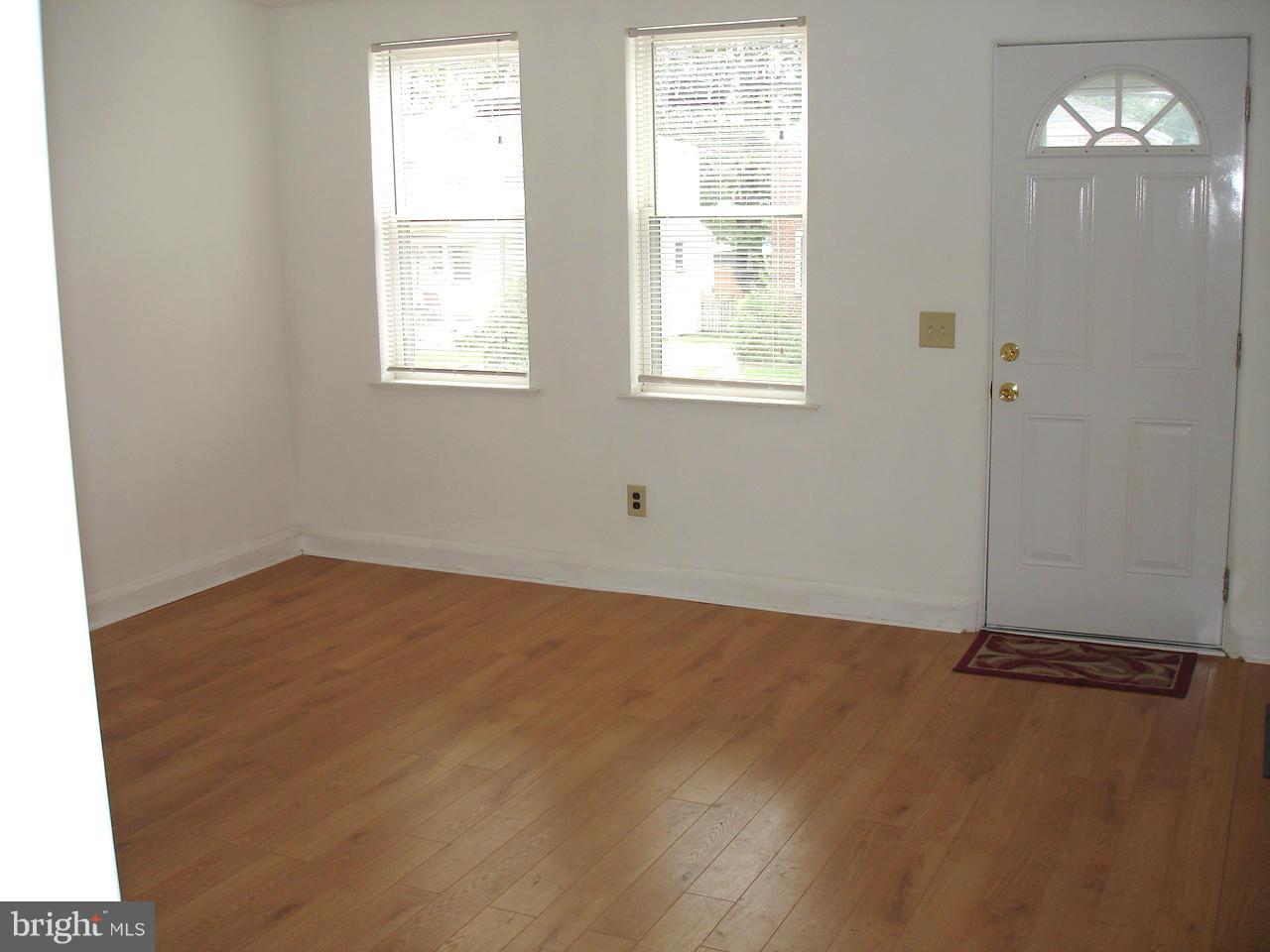 1658 Yakona Road Baltimore, MD 21286 - Photo 6 of 23 Living Room