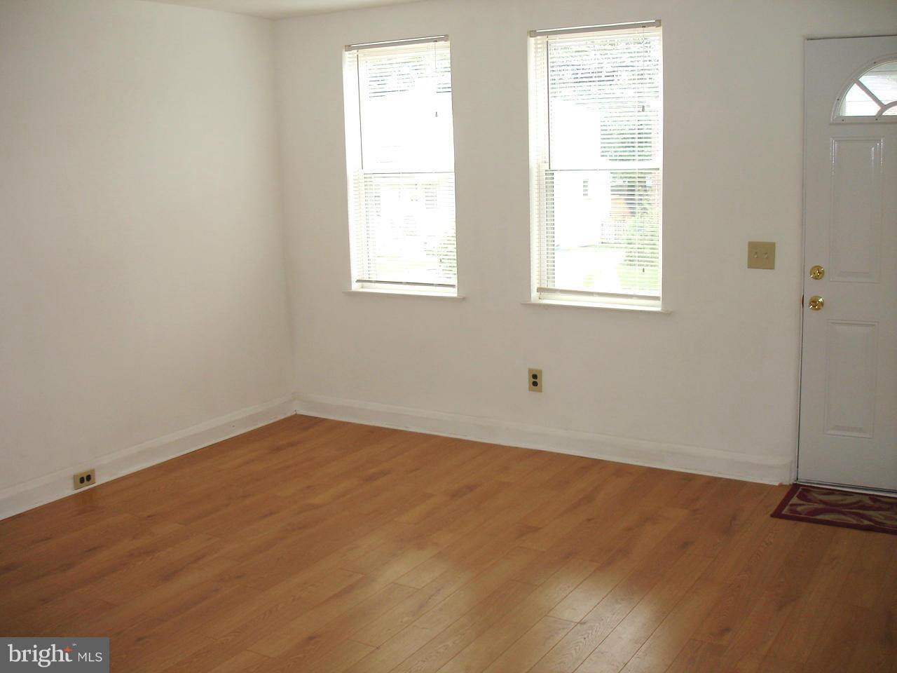 1658 Yakona Road Baltimore, MD 21286 - Photo 7 of 23 Living Room