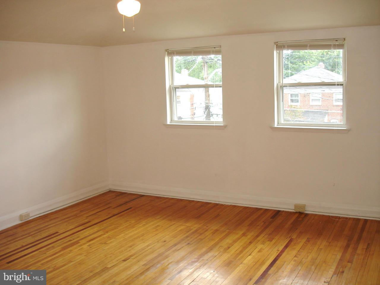 1658 Yakona Road Baltimore, MD 21286 - Photo 8 of 23 VERY SPACIOUS BEDROOM
