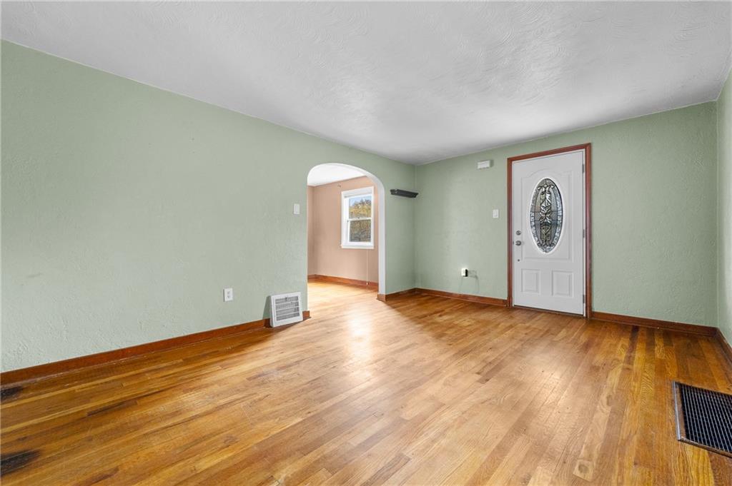 715 Hamil Road Verona, PA 15147 - Photo 7 of 34 Gallery Image 7