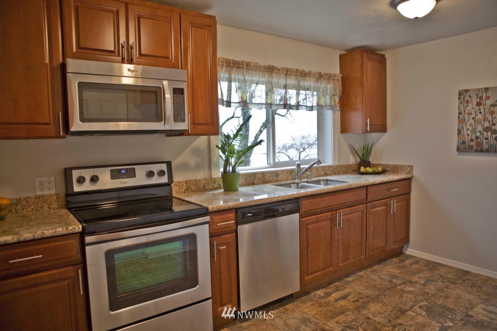 2201 Northeast 6th Place Renton, WA 98056 - Photo 6 of 14 Gallery Image 6