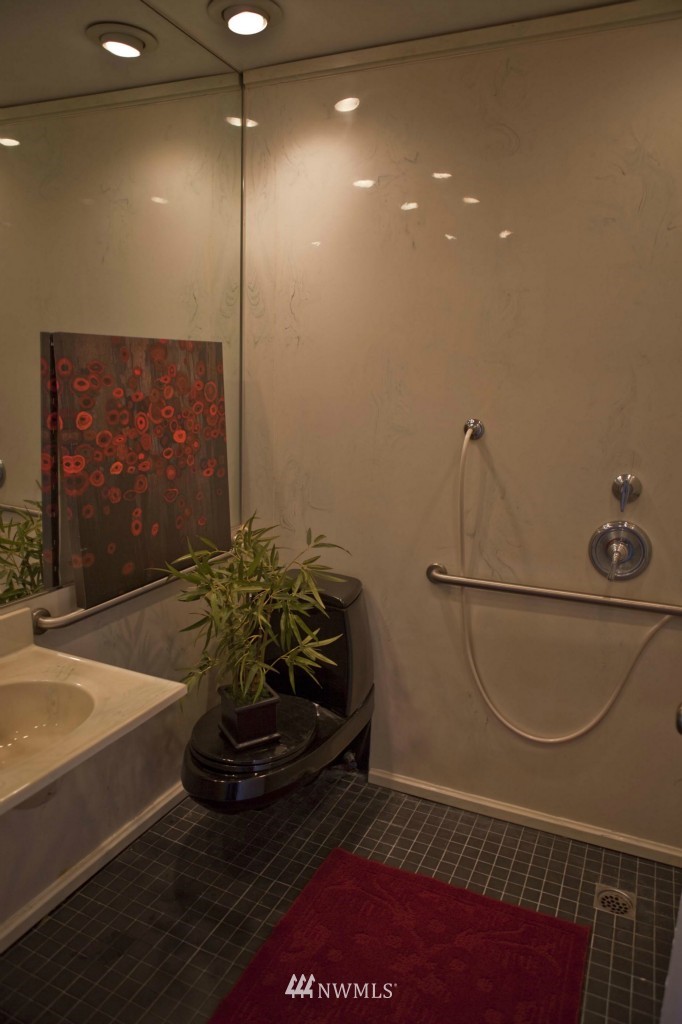 2201 Northeast 6th Place Renton, WA 98056 - Photo 7 of 14 Gallery Image 7