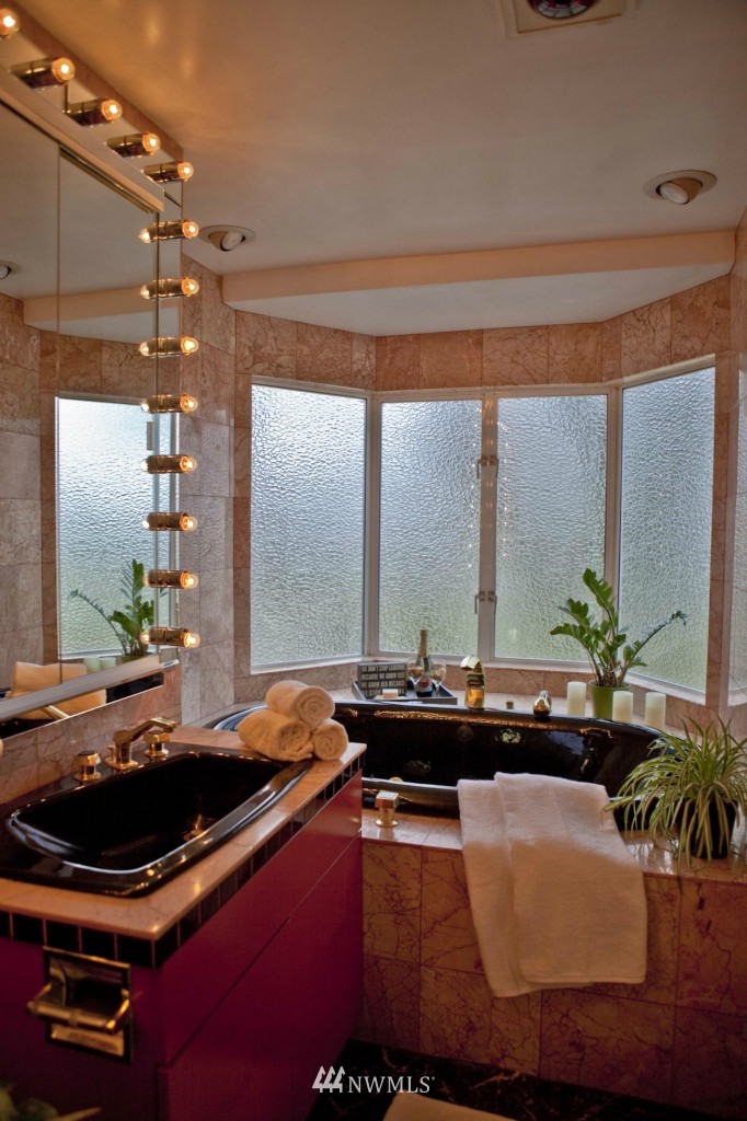 2201 Northeast 6th Place Renton, WA 98056 - Photo 8 of 14 Gallery Image 8