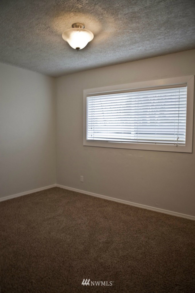 2201 Northeast 6th Place Renton, WA 98056 - Photo 9 of 14 Gallery Image 9