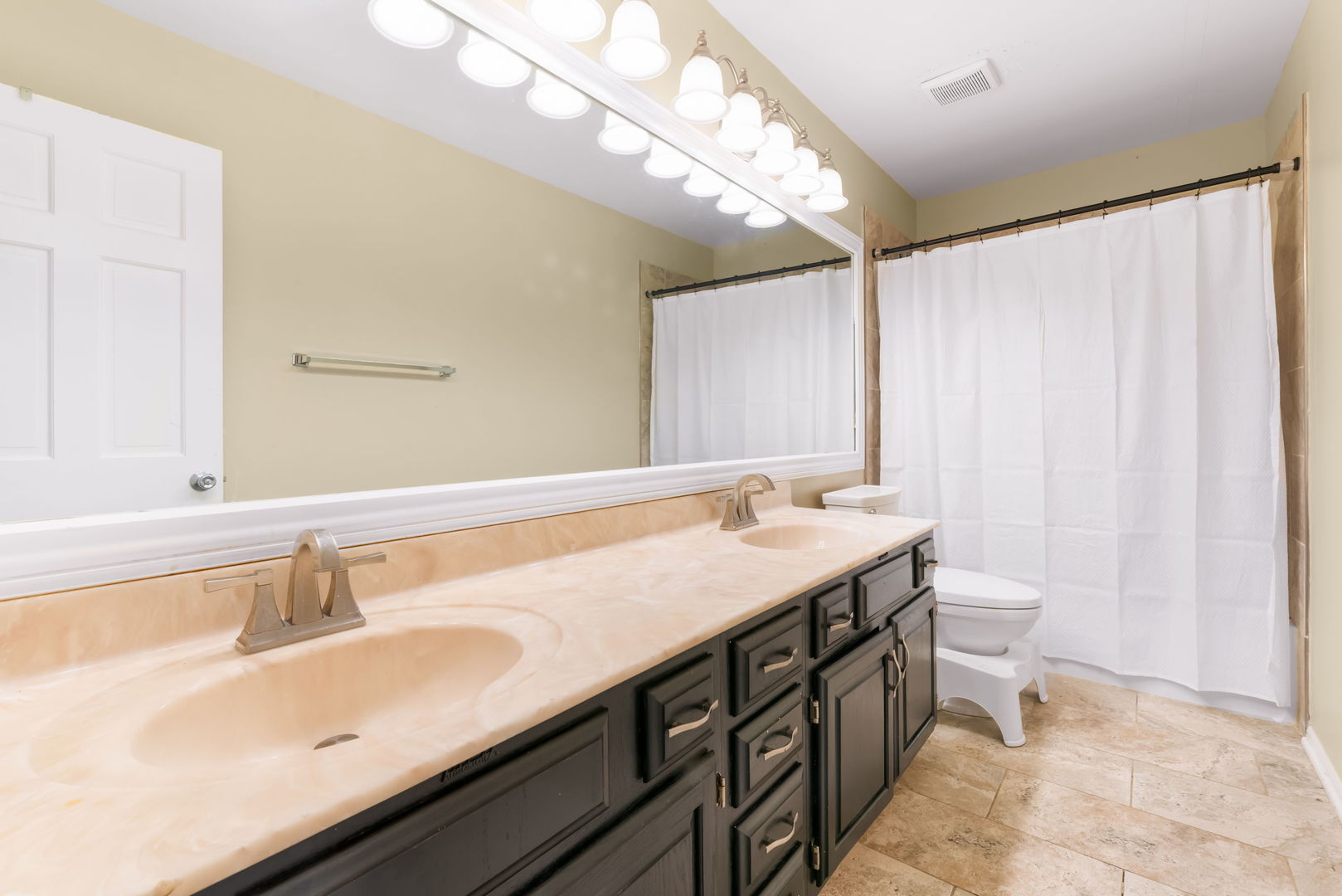 754 Huntington Drive Carol Stream, IL 60188 - Photo 16 of 29 a bathroom with a double vanity sink toilet and a mirror