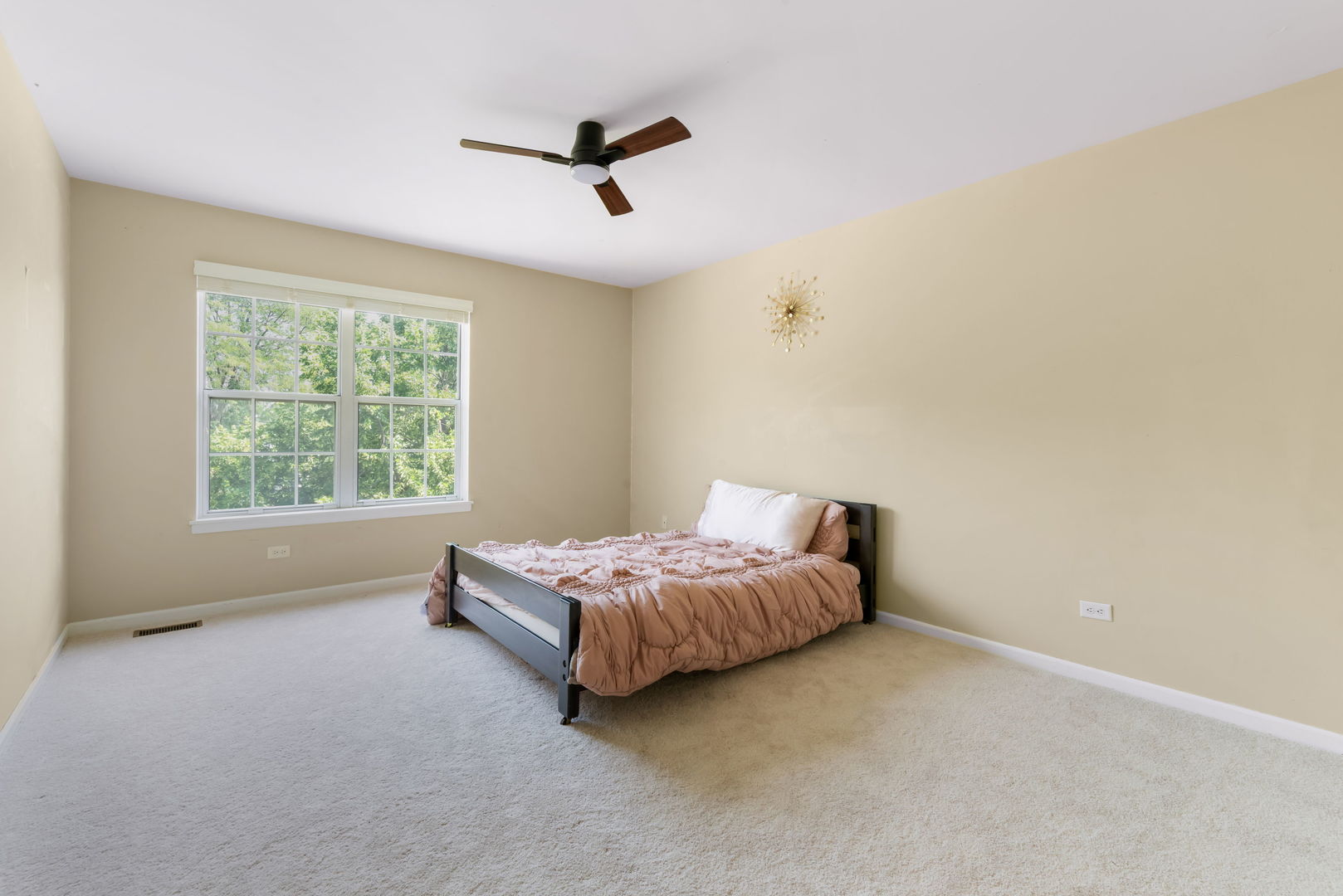 754 Huntington Drive Carol Stream, IL 60188 - Photo 17 of 29 a room with a bed and a window